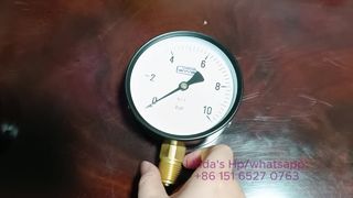vertical pressure gauge