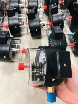 Electric Contact Pressure Gauge with Adjustable Pressure Limit Control 100mm Dial Size and 1.6 MPa Scale