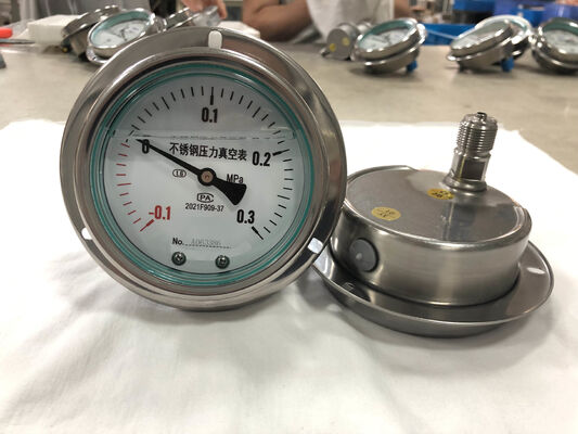 Pressure Gauge for Fluids Featuring Glass Window Providing Clear Visibility and Pressure Data