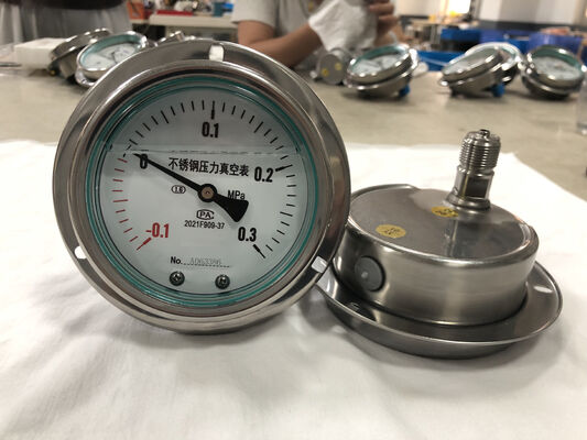 Pressure Gauge for Fluids Featuring Glass Window Providing Clear Visibility and Pressure Data
